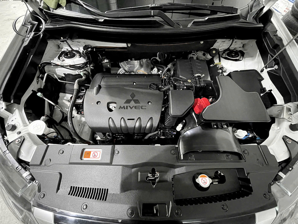 Giá vệ sinh khoang máy ô tô dich vụ TPHCM Hà Nội