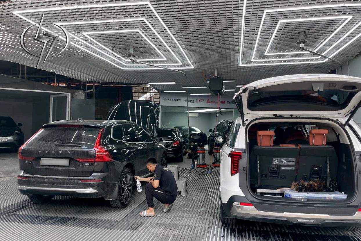 VỆ SINH XE HƠI TRỌN GÓI, TOÀN DIỆN CHUẨN DETAILING TẠI SHITEK AUTO DETAILING